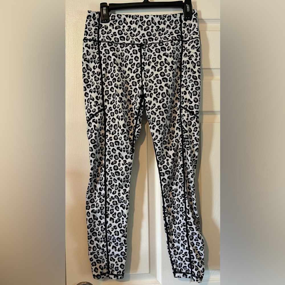 Kiava black and white leopard leggings